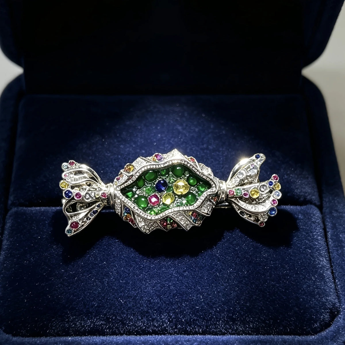 SUCRE Brooch
