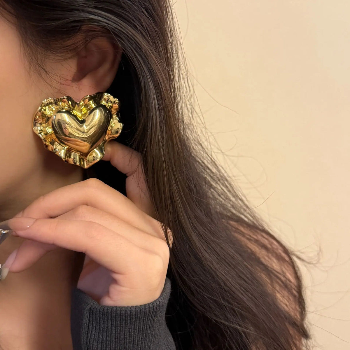 AMOUR Oversized Heart Earrings