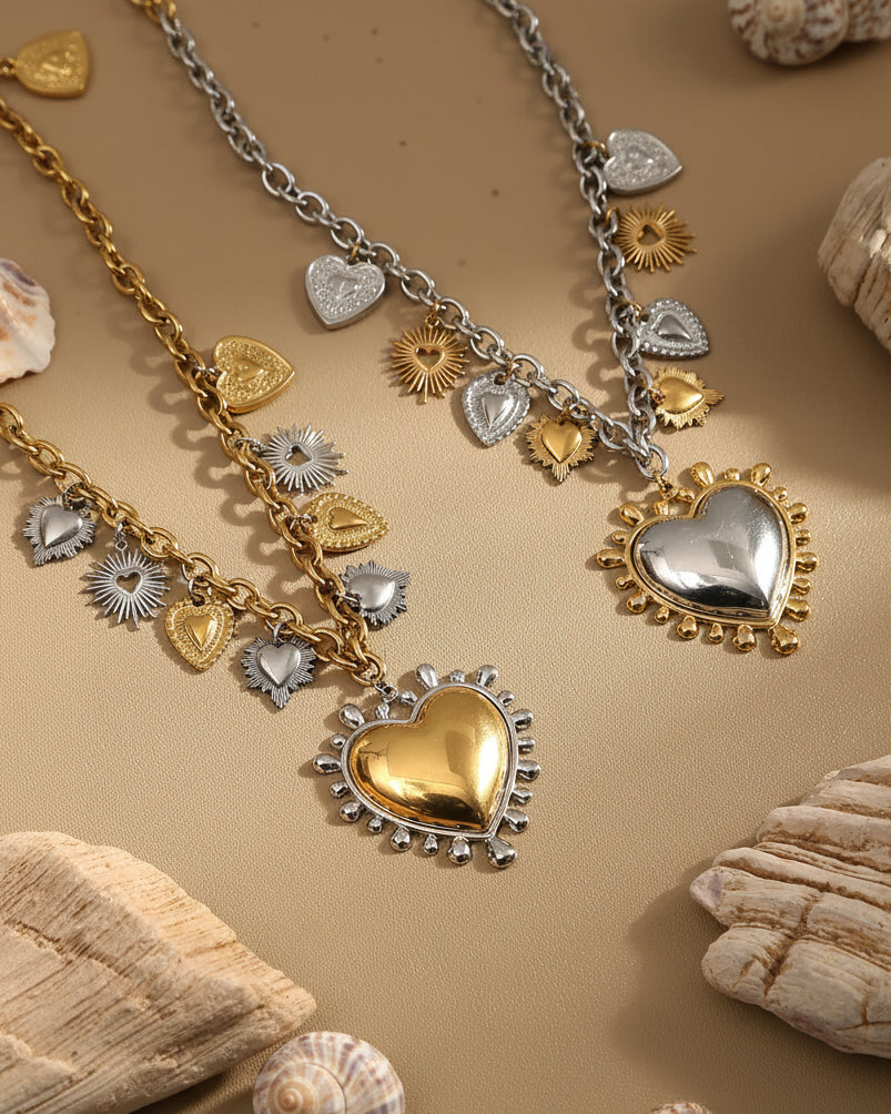 SACRÉ Heart Charm Necklace Image secondaire du produit