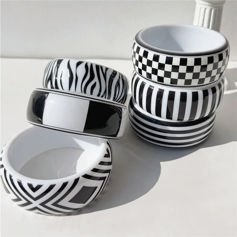 GRAPHIC Wide Bangle Imagen principal del producto