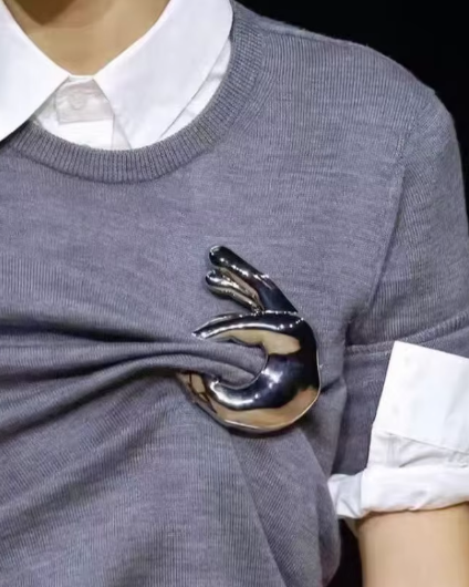 OK PINCH Brooch Secondary image