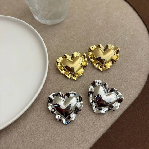 AMOUR Oversized Heart Earrings