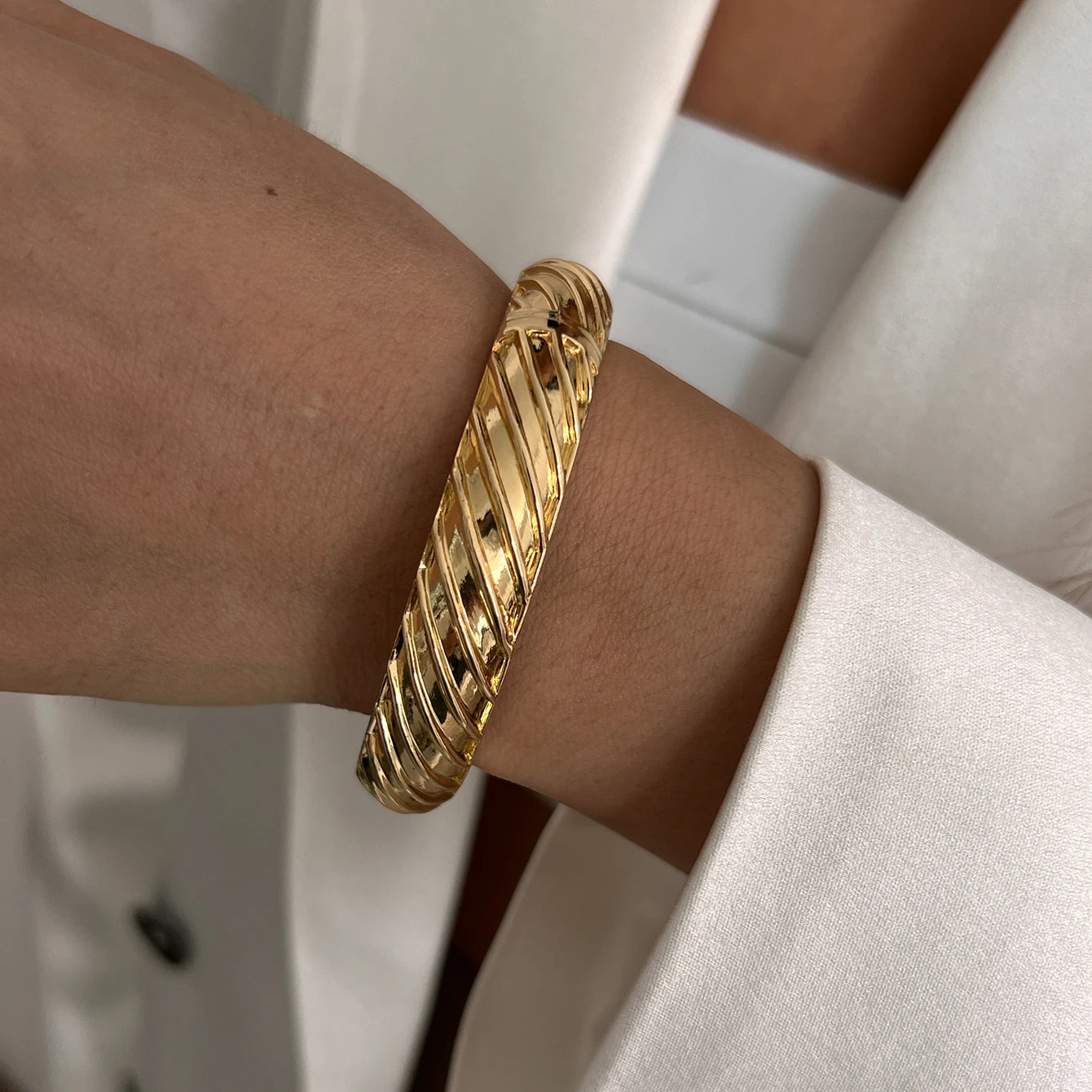 GILDED STATEMENT Bangle Set-bracelet-SAINT CHIC