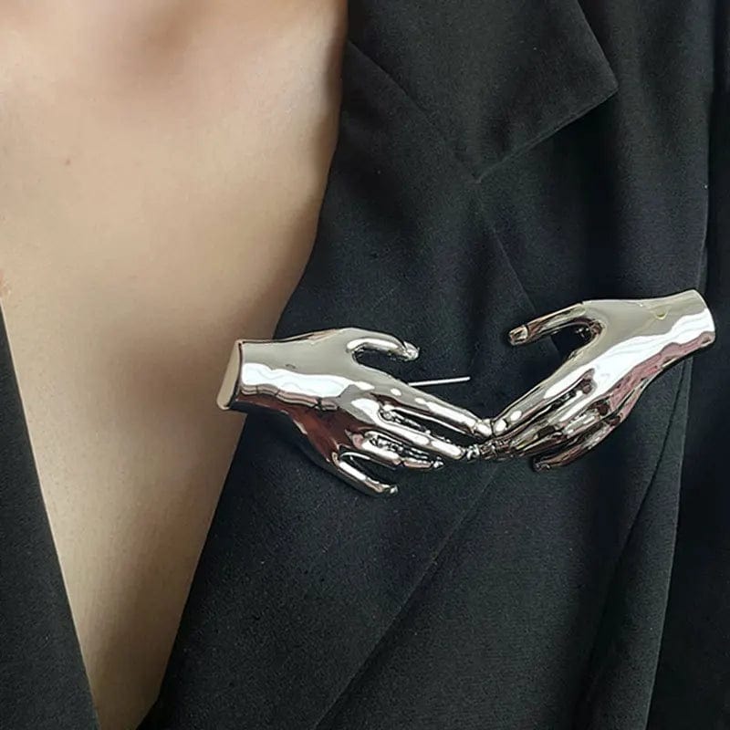 HANDS Sculptural Brooch Image secondaire du produit