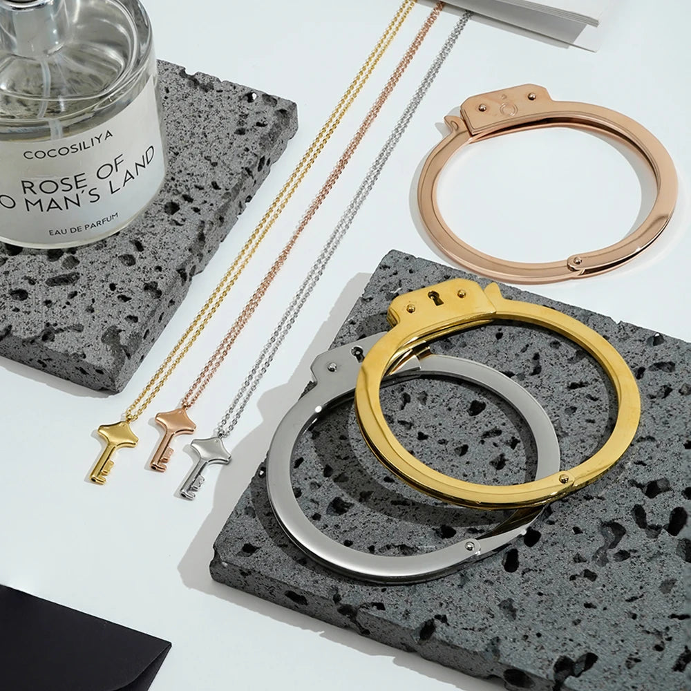 LOCK & KEY Bond Cuff + Necklace Set Image secondaire du produit