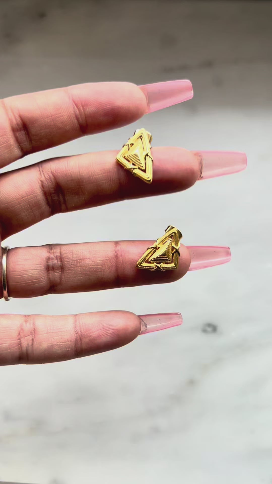 SCULPTURA Vintage Twist Earrings