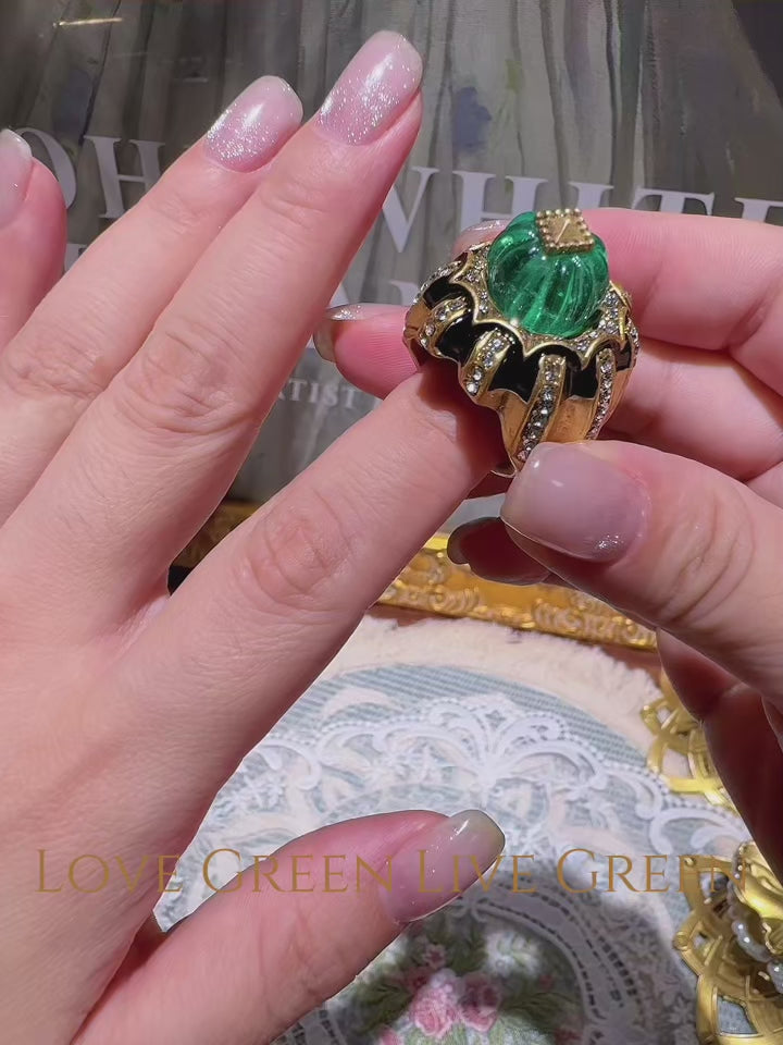 EMERALD EMPRESS Ring
