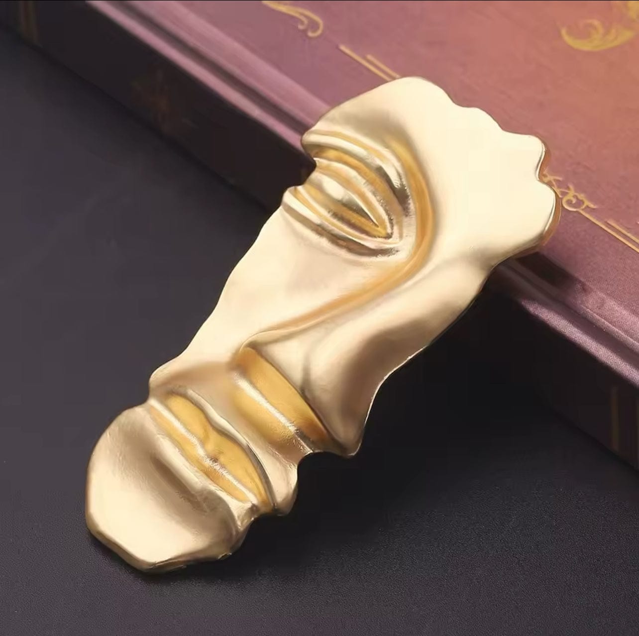 LE VISAGE Brooch Imagen secundaria del producto