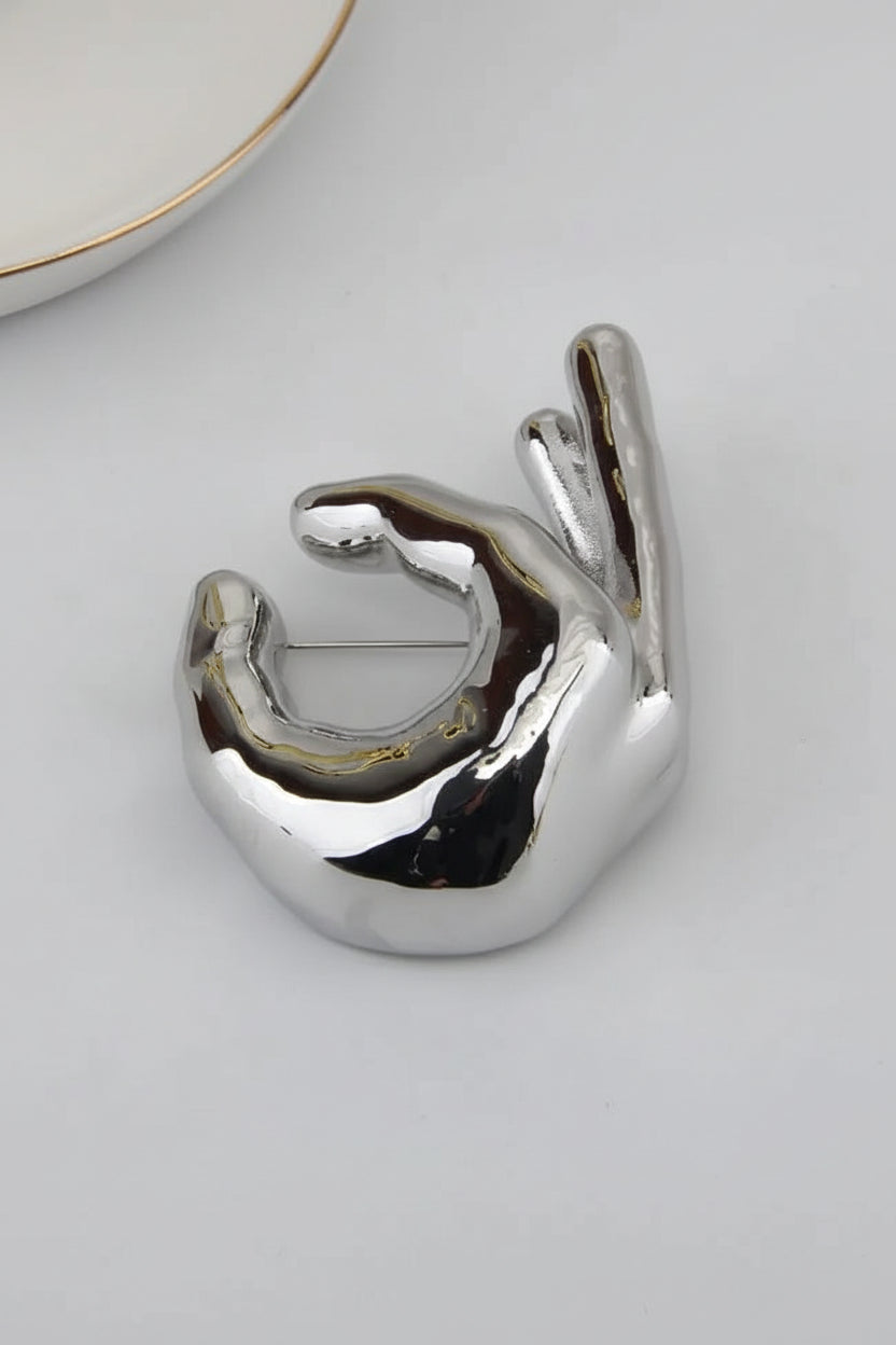 SAINT CHIC brooch Silver Pinch Fingers HANDS Pins Imagen principal del producto