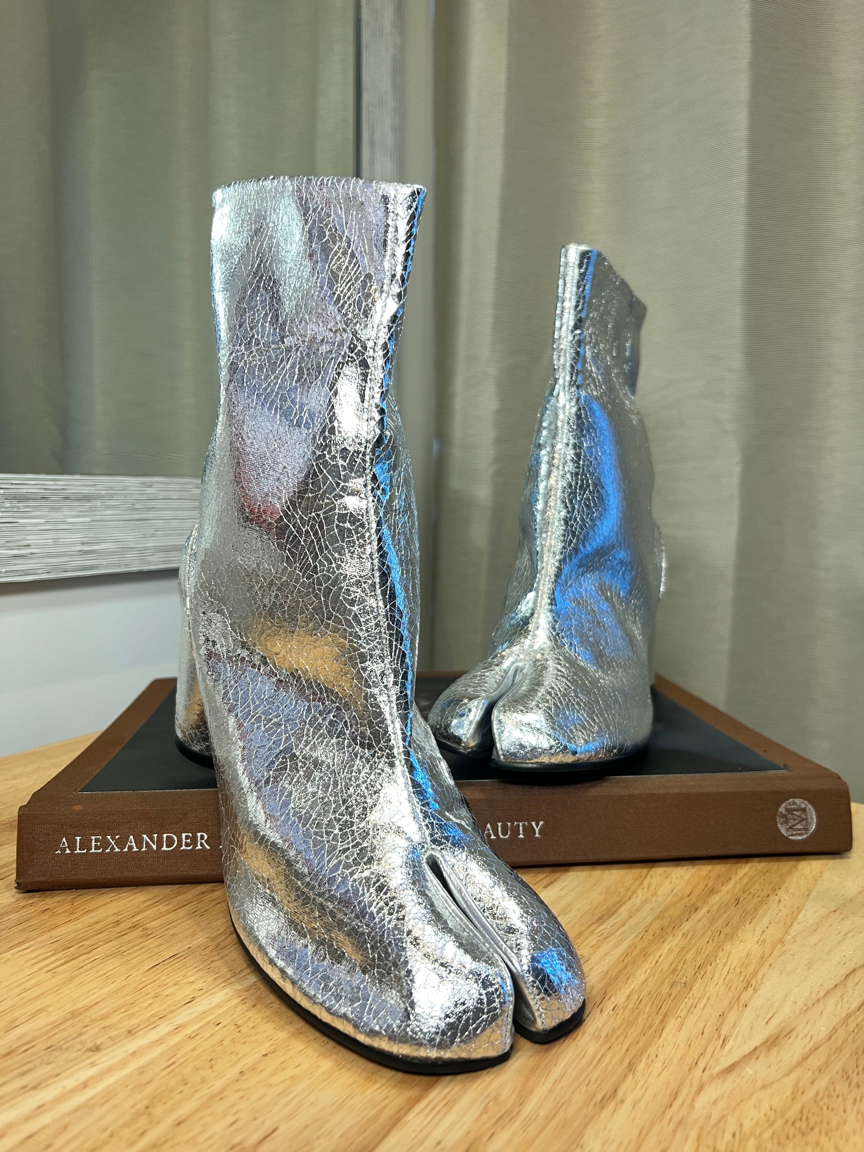 SAINT CHIC shoes FOILED Tabi Boots