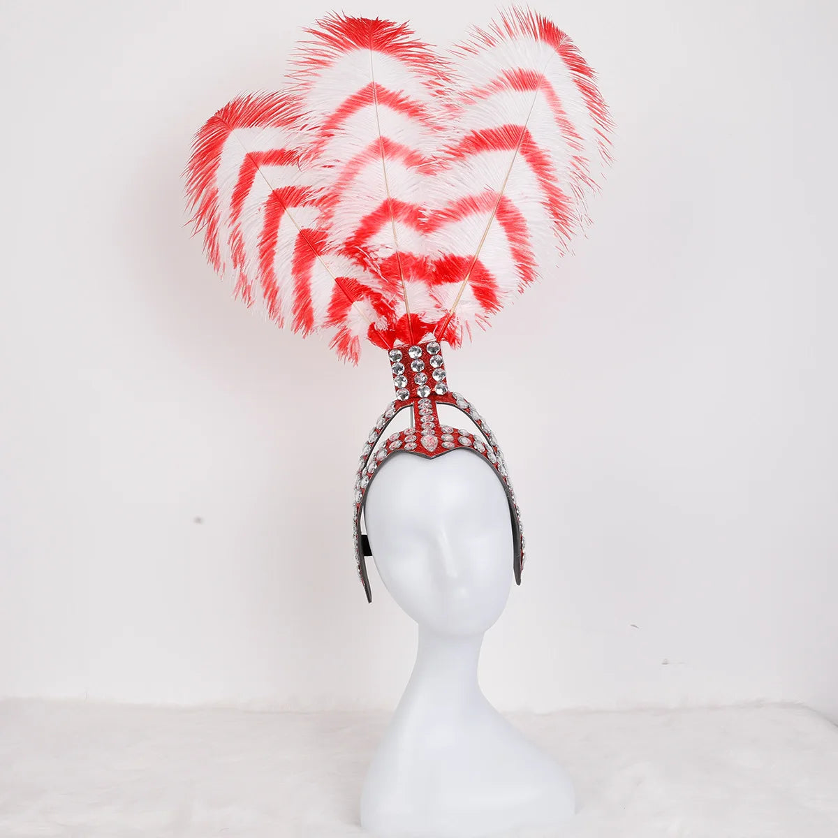SHOWSTOPPER Headdress-hat-SAINT CHIC Image principale du produit