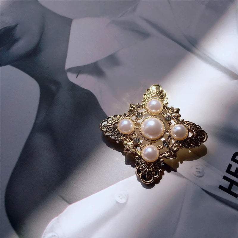 REGALIA Gemstone Brooch