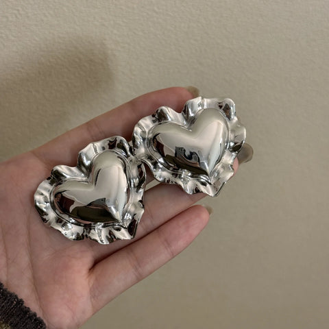 AMOUR Oversized Heart Earrings